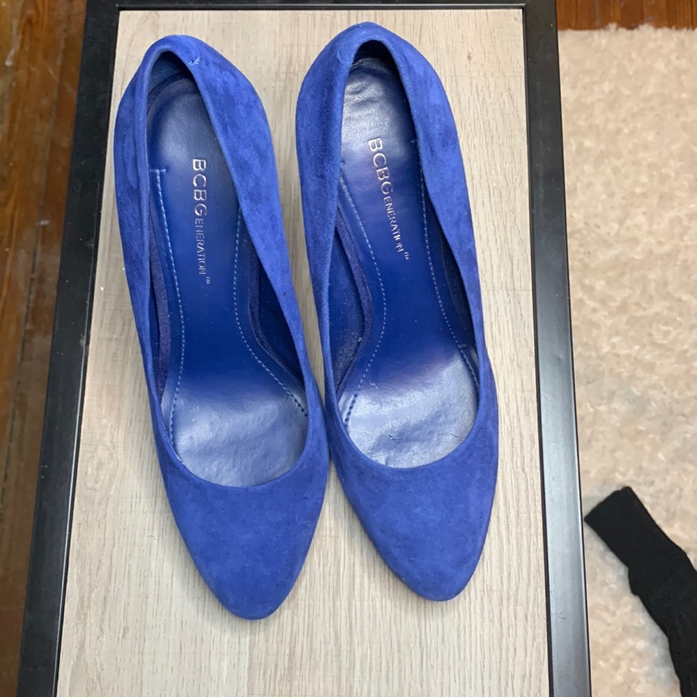 BCBG Blue Saphire/Kid Suede Pumps.  Size 7M